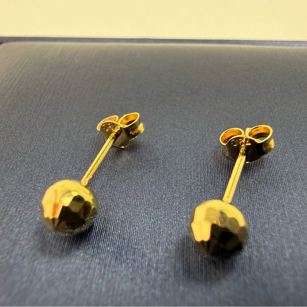 18K Genuine Gold Faceted Ball Stud Earrings (Preowned)